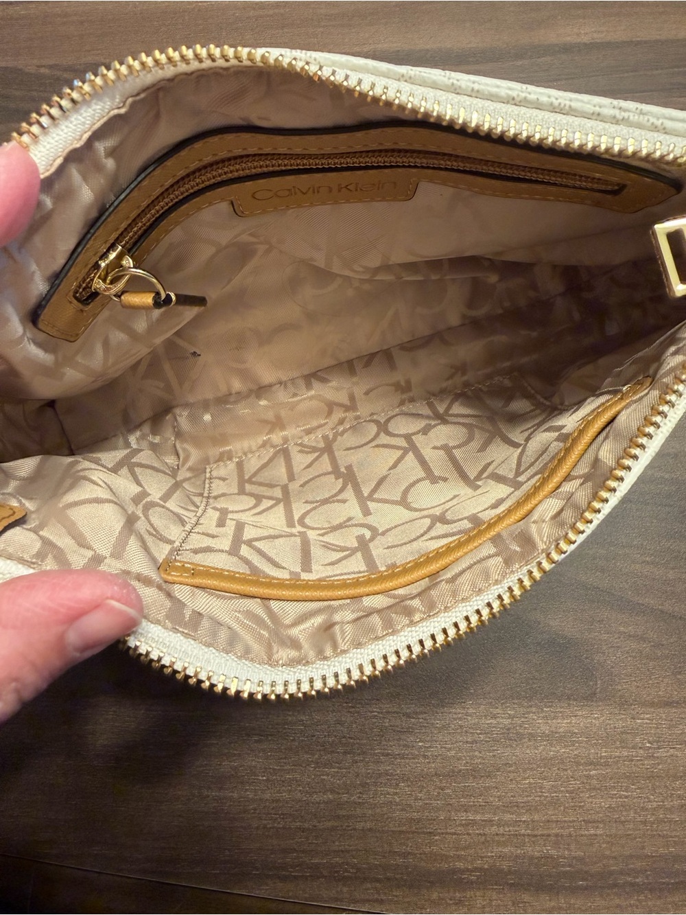 Calvin Klein monogram shoulder bag - Picture 5 of 6